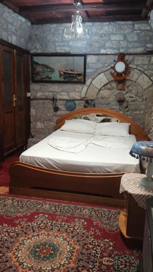 Karafil Guesthouse Gjirokastër Екстериор снимка