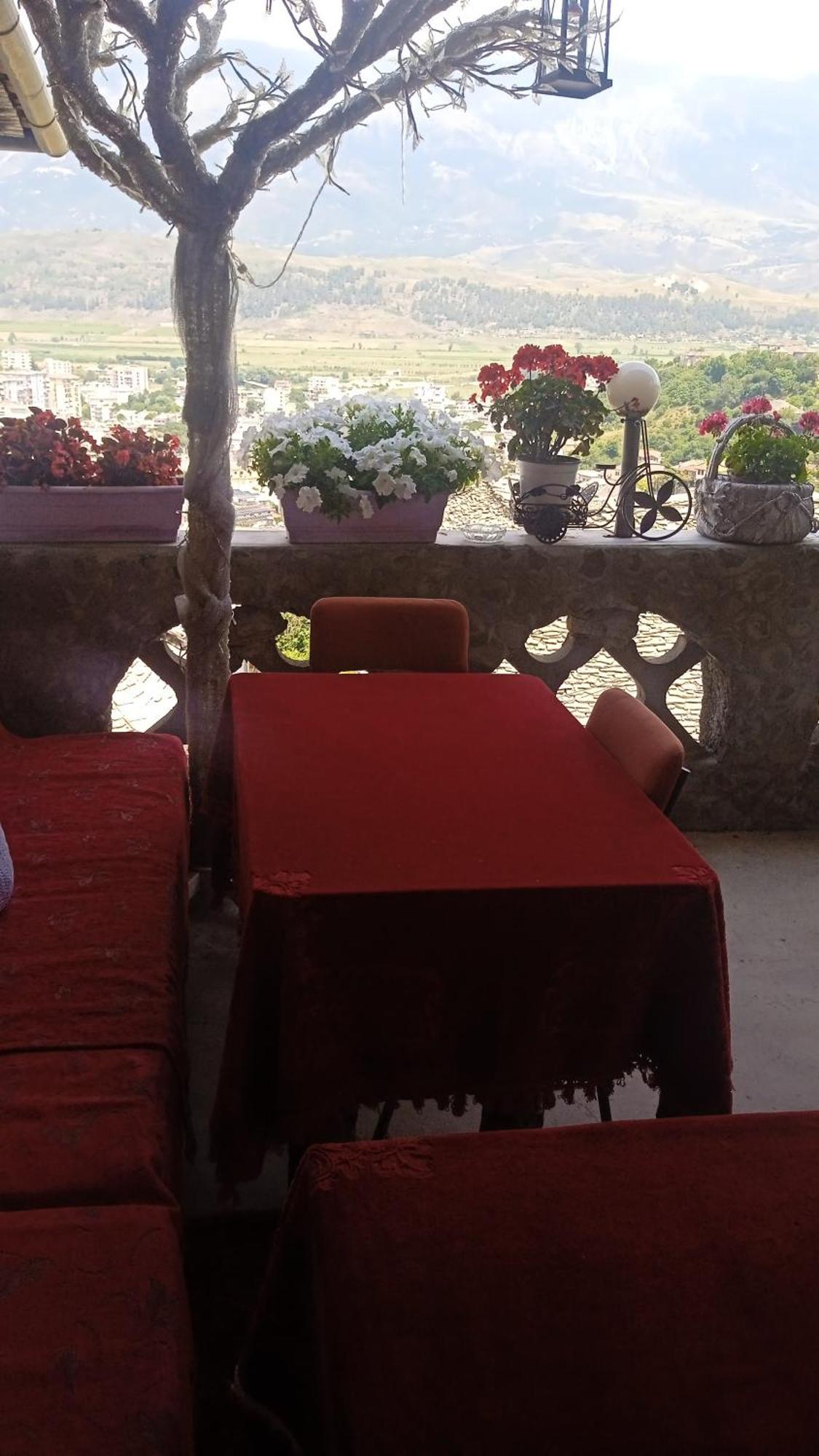 Karafil Guesthouse Gjirokastër Екстериор снимка
