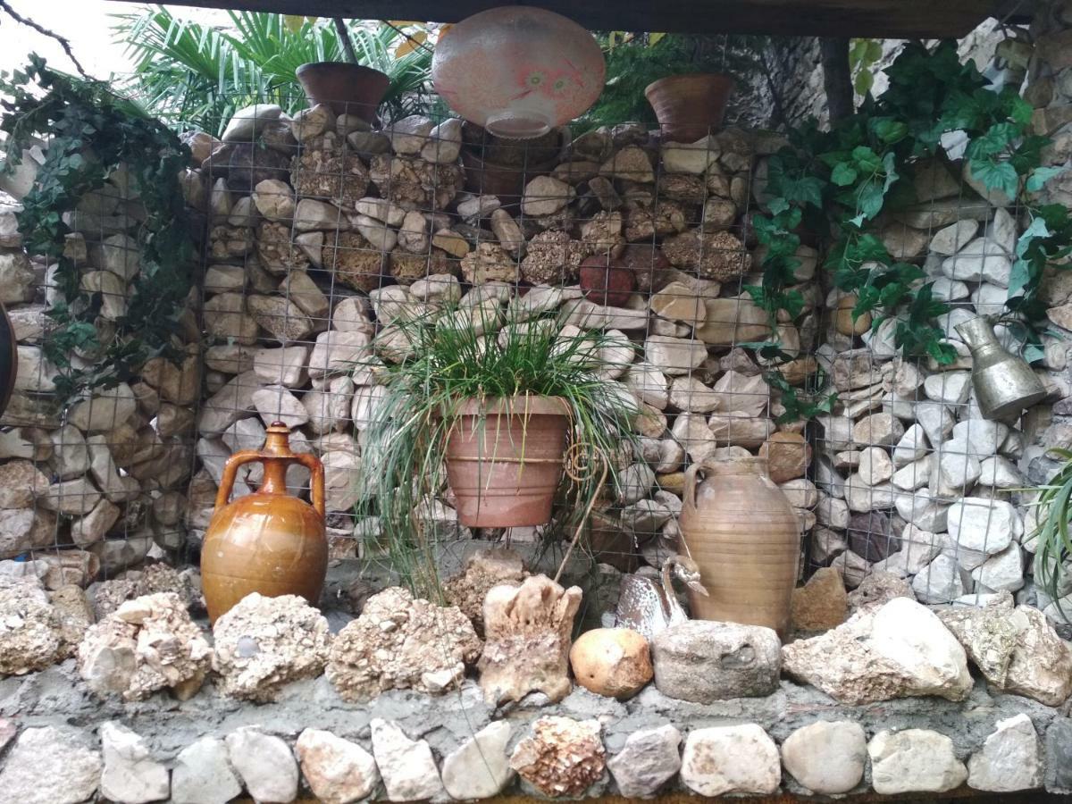 Karafil Guesthouse Gjirokastër Екстериор снимка